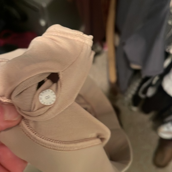 - Lululemon energy bra size 8 - Picture 5 of 5